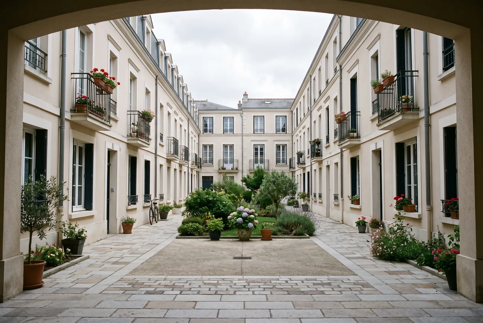 Cour intérieure d'un immeuble aux Sables-d'Olonne